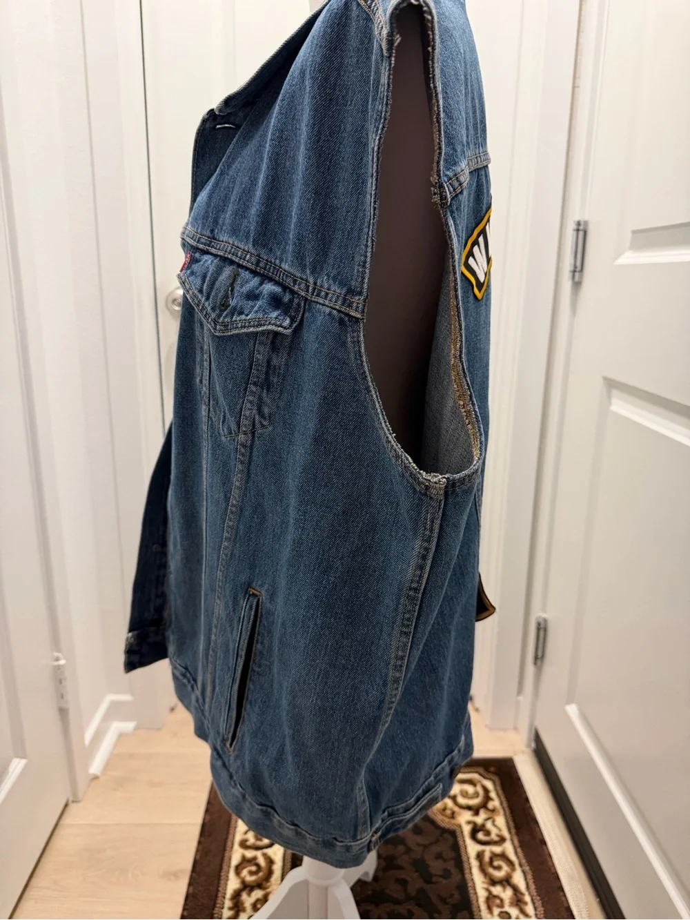 Levi’s XXL Denim Vest  White Rabbits Disneyland Biker Patch Jean Jacket